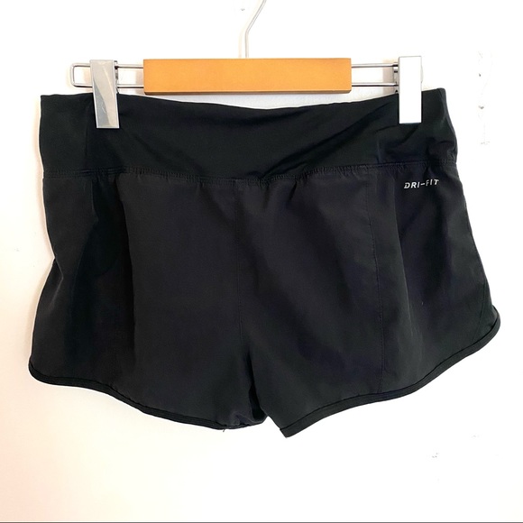 Black Nike Athletic Shorts Size Medium - Picture 2 of 3